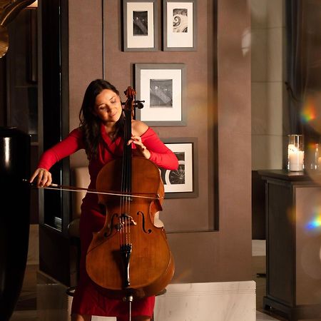 Fairmont Riad Exterior foto Cellist and singer