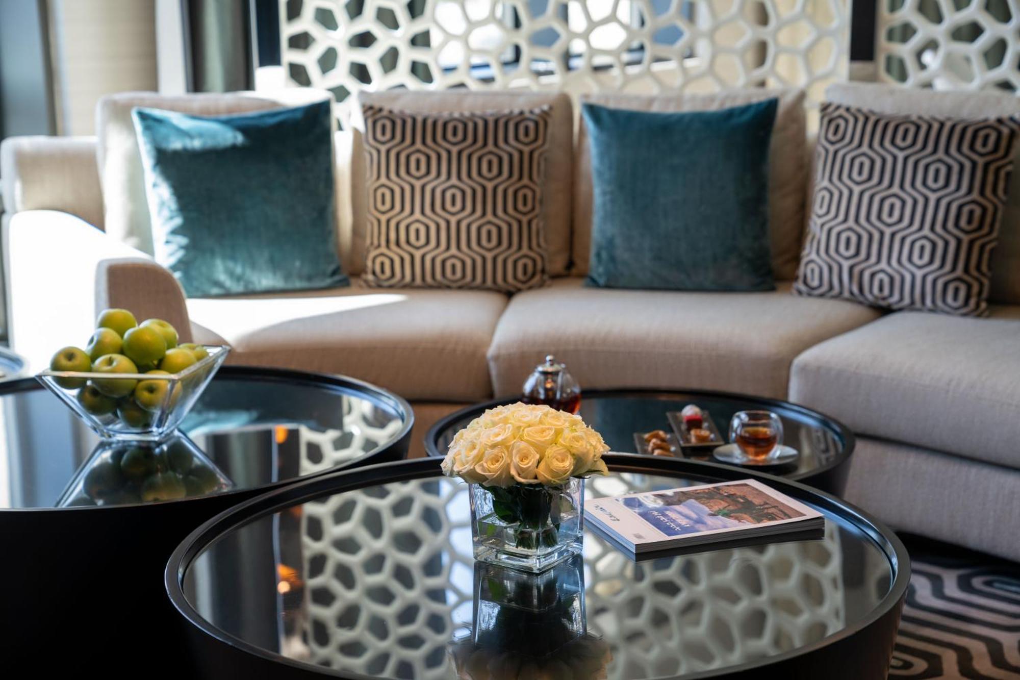 Fairmont Riad Exterior foto A living room at the Ritz-Carlton, DIFC