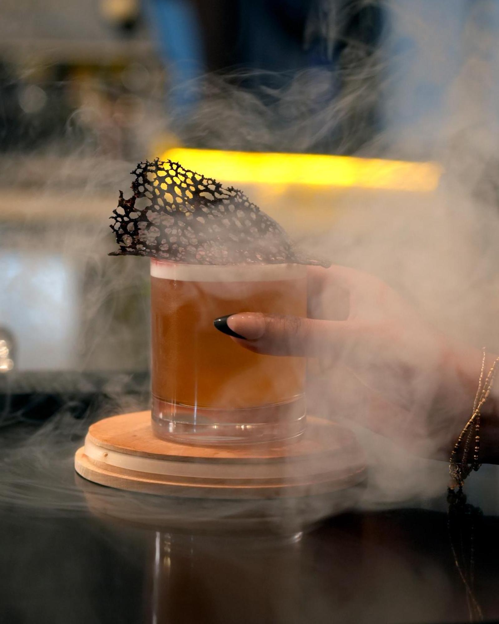 Fairmont Riad Exterior foto A smoked Old Fashioned