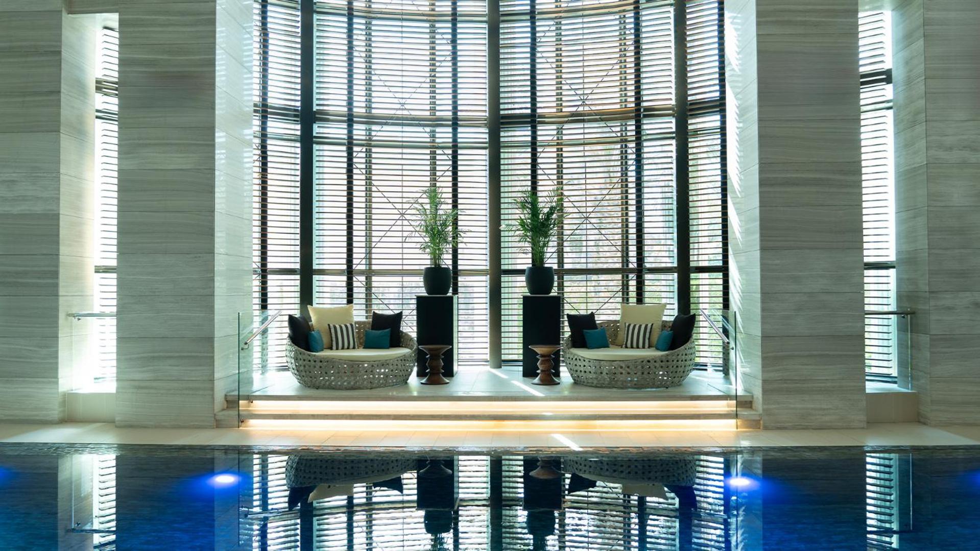 Fairmont Riad Exterior foto The pool at the hotel