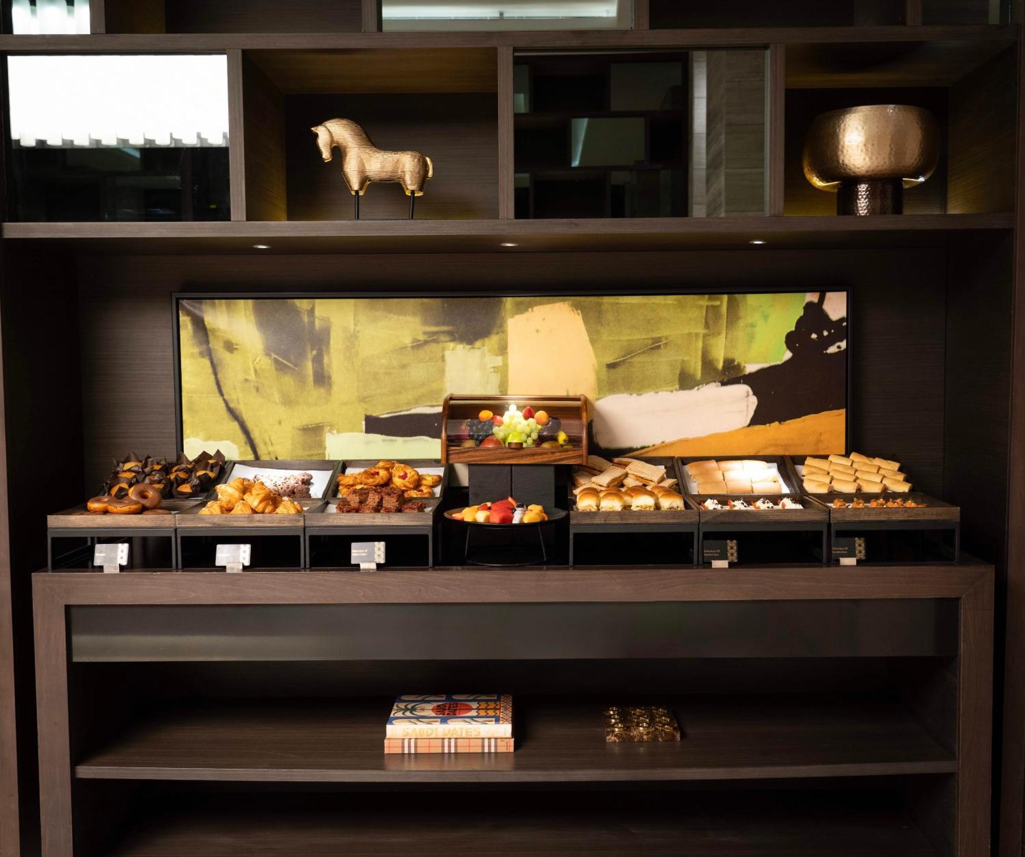 Fairmont Riad Exterior foto A display of chocolates at the hotel